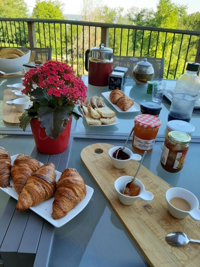 Le Grand Noyer Bed & Breakfast Ambronay Exterior photo